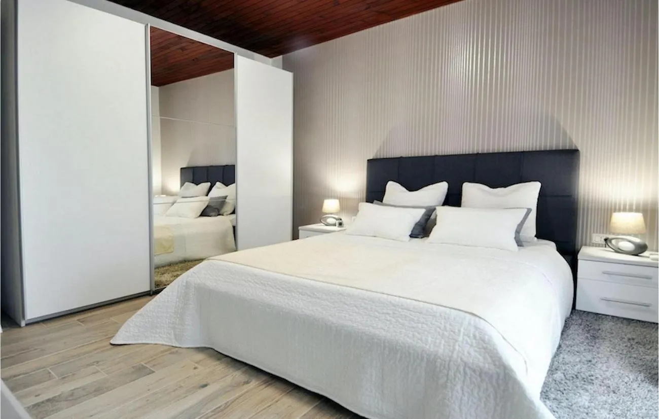 Holiday home Family Friendly House With A Swimming Pool Pjescana Uvala, Pula - 21764 Croatia