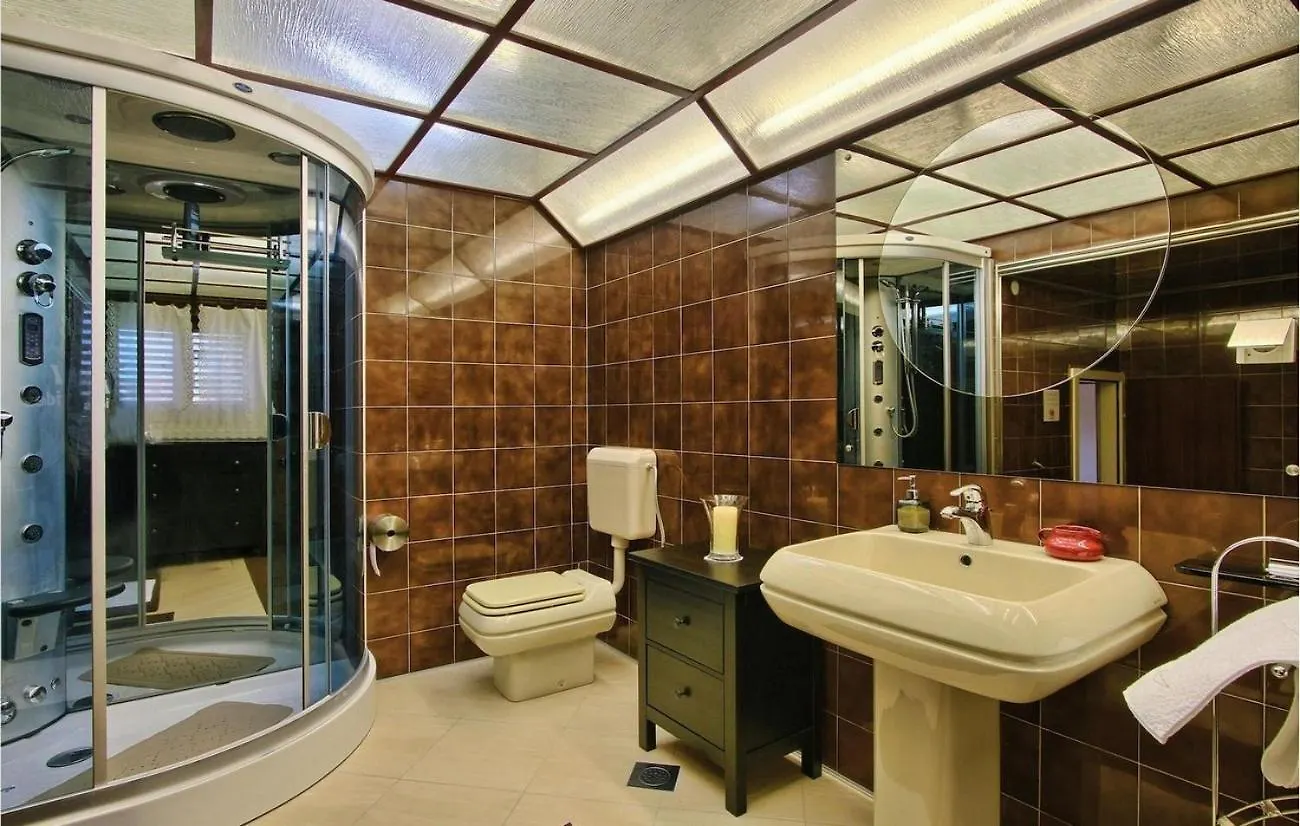 Family Friendly House With A Swimming Pool Pjescana Uvala, Pula - 21764 Holiday home