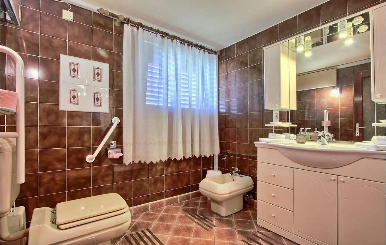 Family Friendly House With A Swimming Pool Pjescana Uvala, Pula - 21764 0*,